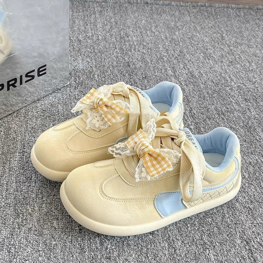 Damen Sneaker mit detailverliebtem Rüschen-Design und süßen Schleifen von Heidi Mode