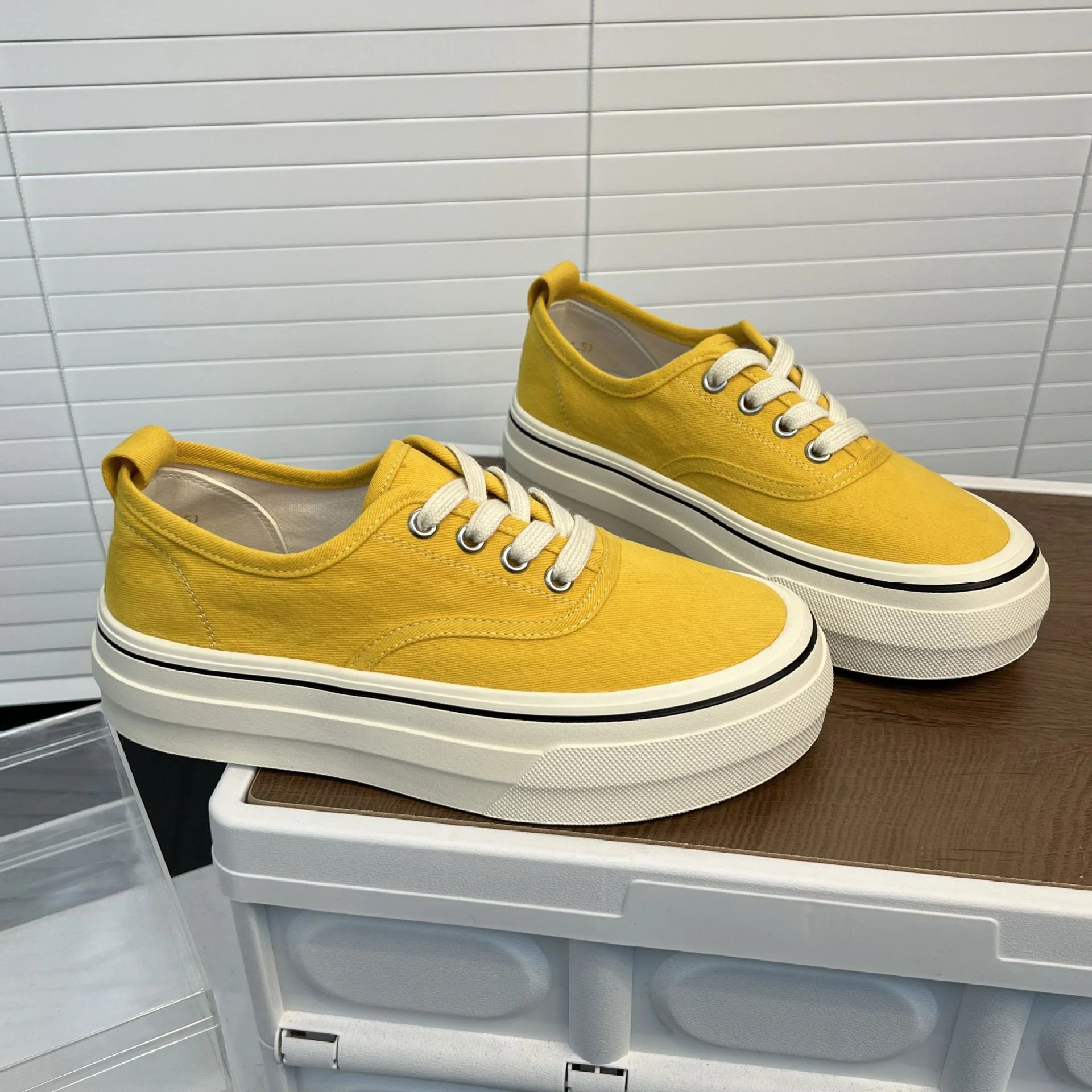 Damen Sneaker mit dicker Sohle und hochwertigem Canvas-Obermaterial Heidi Mode - Image 4