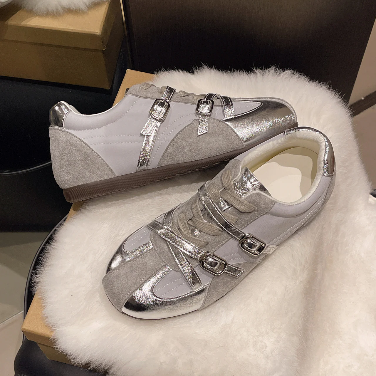 Damen Sneaker mit doppeltem Riemen und atmungsaktiver Oberflächenstruktur Heidi Mode - Image 2
