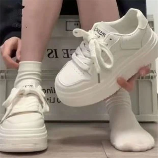 Damen Sneaker mit hochgezogener Plateausohle und atmungsaktiver Oberflächenstruktur Heidi Mode - Image 2
