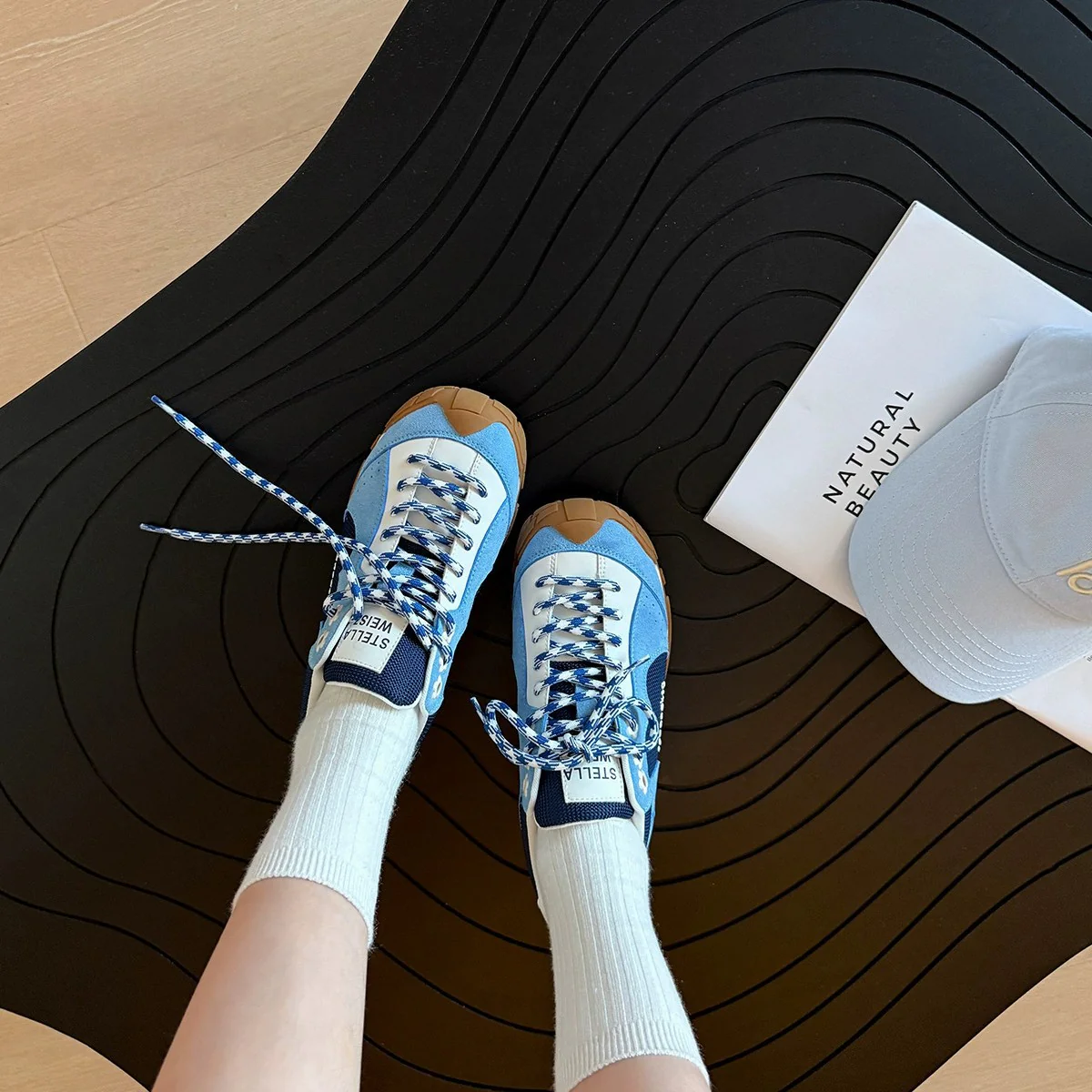 Damen Sneaker mit sportlichem Design und atmungsaktiver Oberfläche Heidi Mode - Image 4