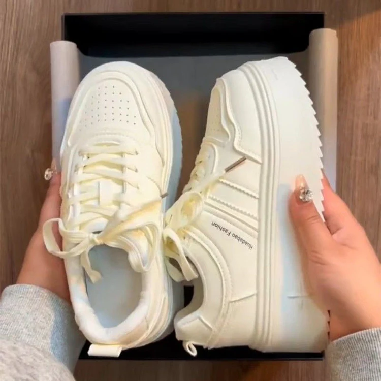 Damen Sneaker mit trendigem, strukturiertem Obermaterial und komfortabler Laufsohle Heidi Mode