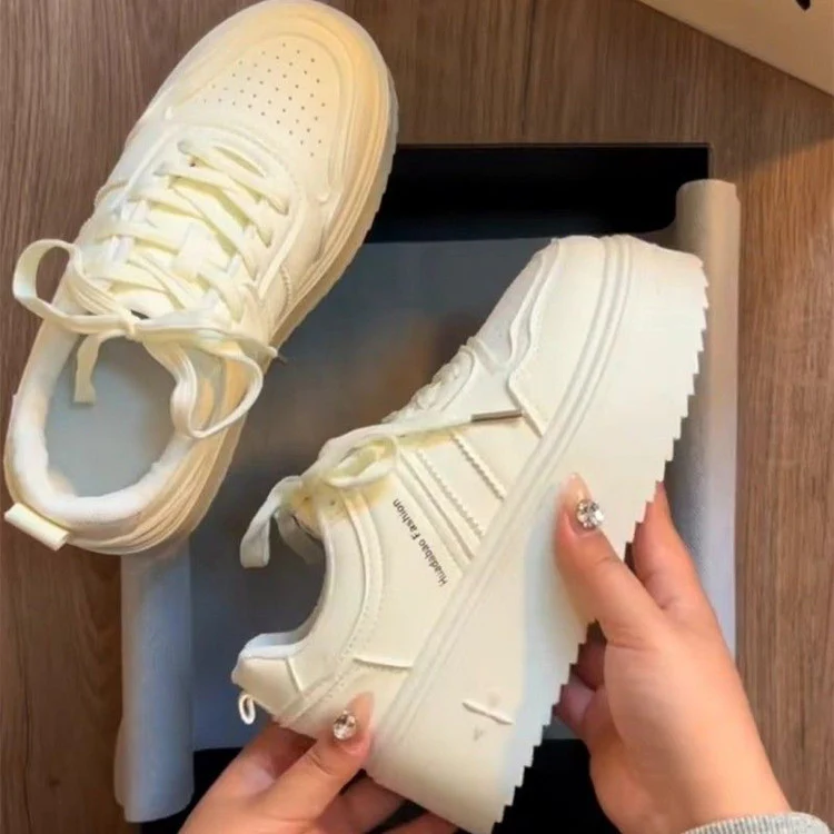 Damen Sneaker mit trendigem, strukturiertem Obermaterial und komfortabler Laufsohle Heidi Mode - Image 2
