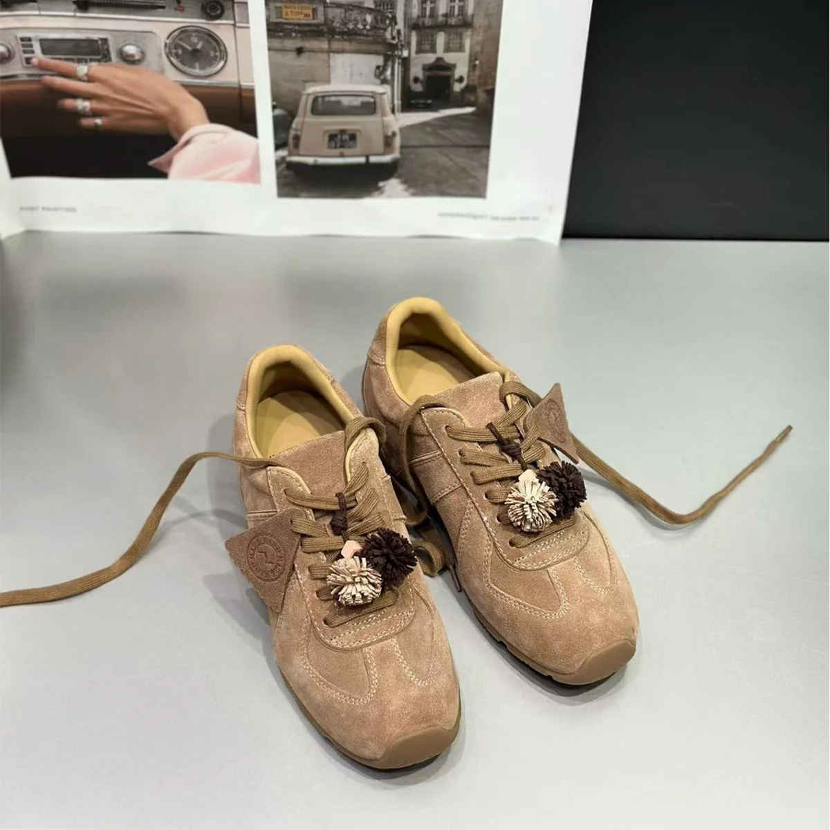 Damen Sneaker mit verspieltem Pompon-Detail und atmungsaktivem Obermaterial Heidi Mode - Image 3