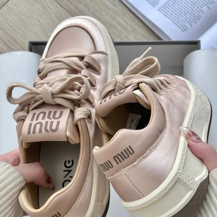Damen Sneaker mit weichem Satin-Obermaterial und praktischer Schnürung Heidi Mode - Image 2