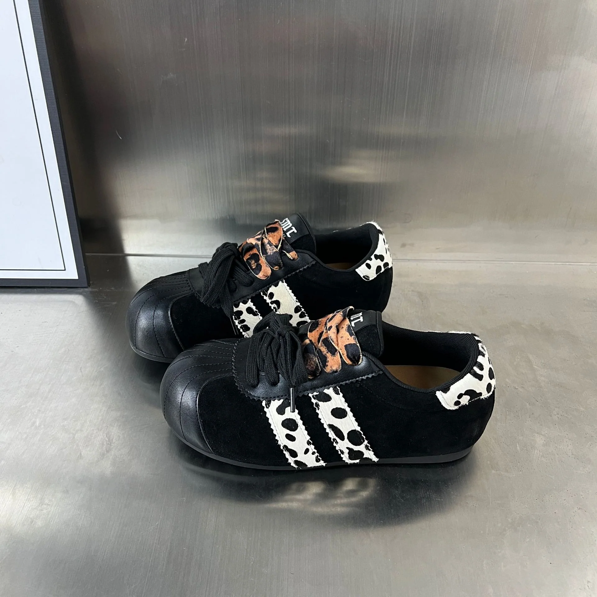 Damen Sneakers im angesagten Tierdruck-Design mit hochwertigem Wildleder und robustem Gummifußbett Heidi Mode - Image 2
