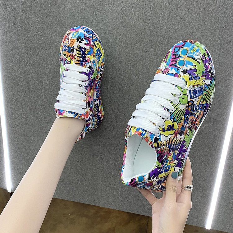 Damen Sneakers im bunten Comic-Design mit rutschfester Sohle Heidi Mode - Image 4