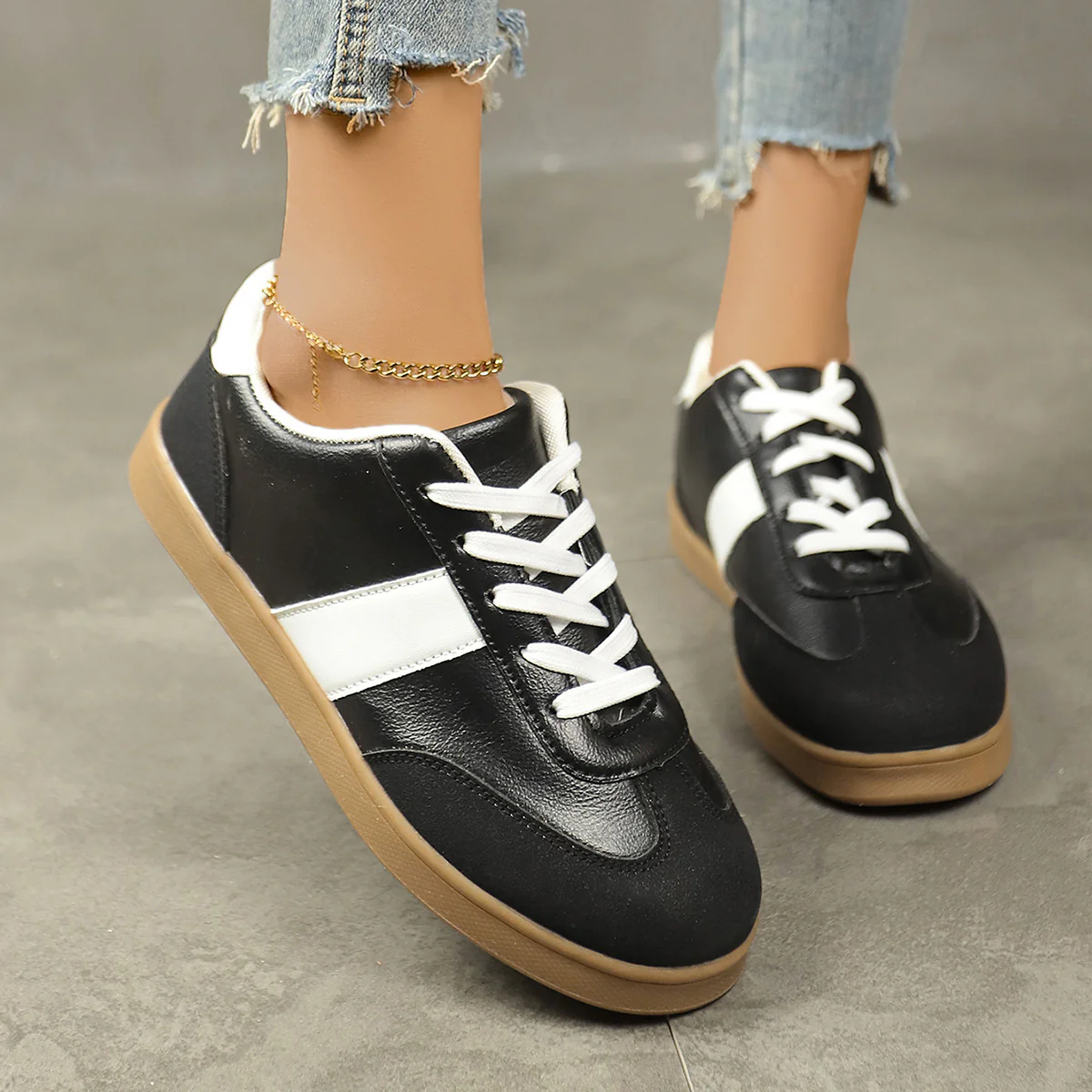 Damen Sneakers im klassischen Sportstil mit atmungsaktiver Oberfläche und weicher Sohle Heidi Mode - Image 3