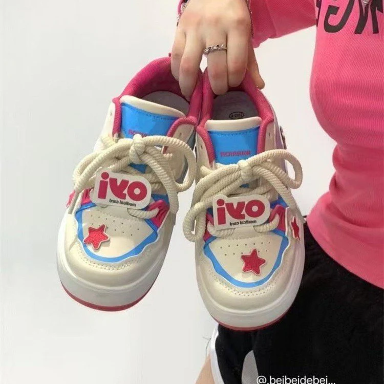 Damen Sneakers im kreativen Design mit bunten Sternapplikationen und dämpfender Sohle Heidi Mode - Image 2