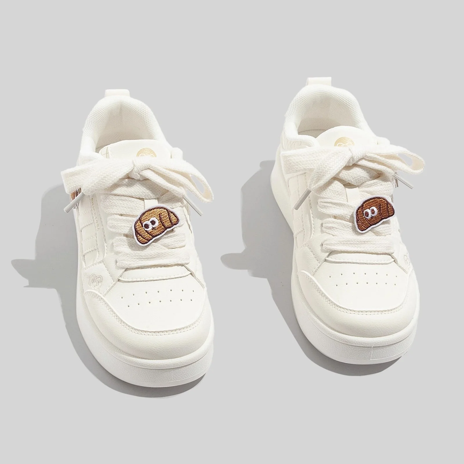 Damen Sneakers im modernen Design mit verspielten Herzmotiven Heidi Mode - Image 2