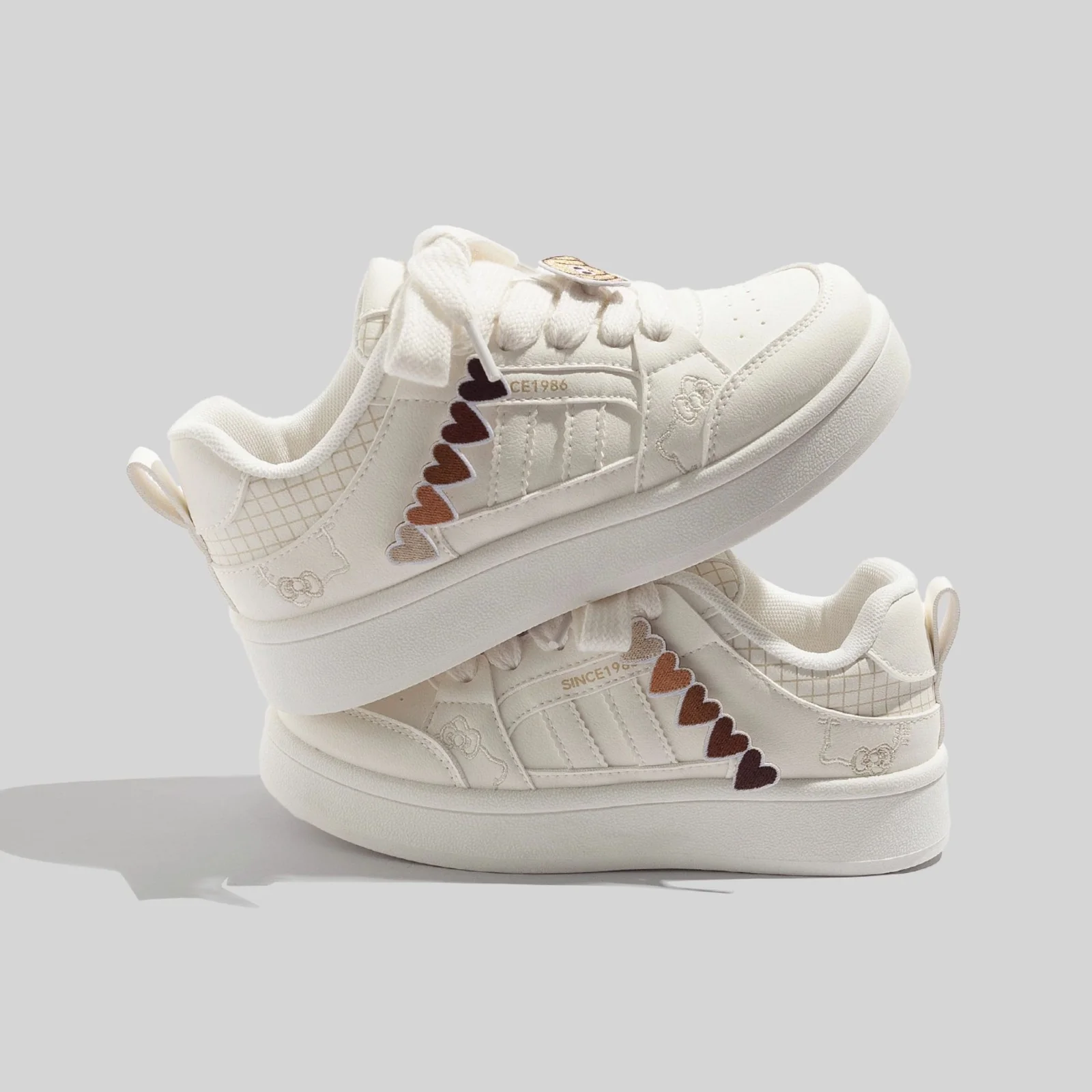 Damen Sneakers im modernen Design mit verspielten Herzmotiven Heidi Mode - Image 3