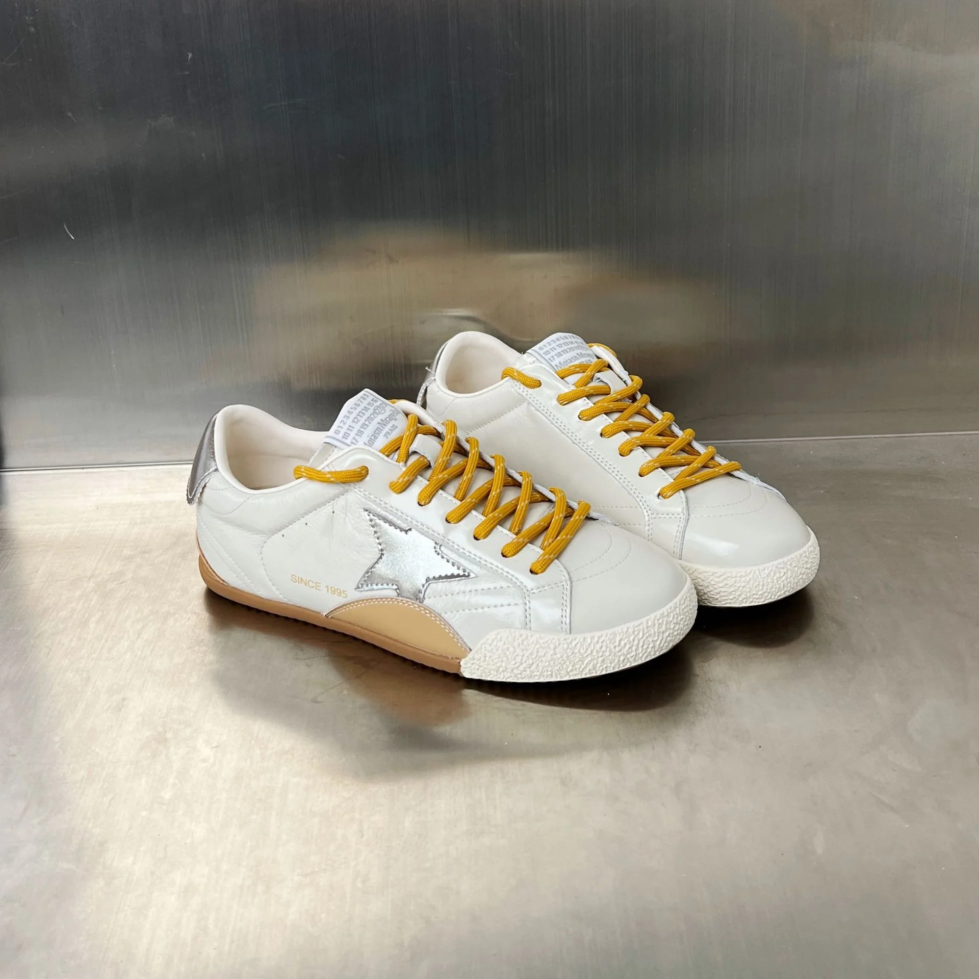 Damen Sneakers im sportlich-eleganten Design mit auffälligem Sternmotiv Heidi Mode - Image 4