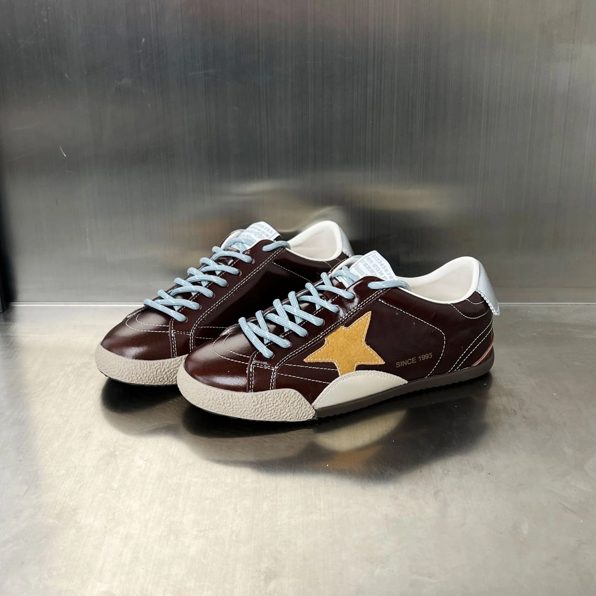 Damen Sneakers im sportlich-eleganten Design mit auffälligem Sternmotiv Heidi Mode - Image 6