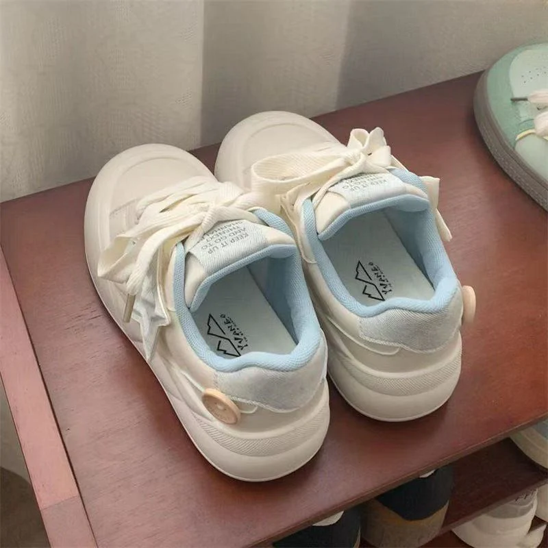 Damen Sneakers im sportlich-eleganten Design mit dekorativem Knopf und gepolsterter Innensohle Heidi Mode - Image 4