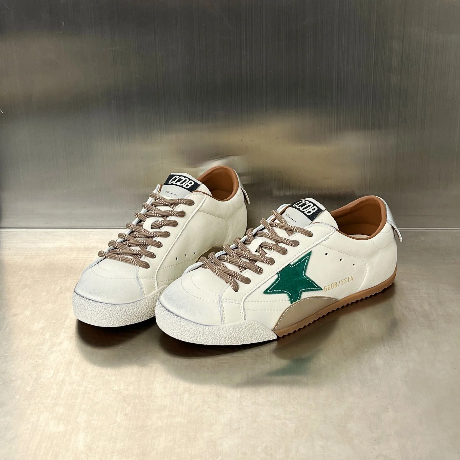Damen Sneakers im sportlichen Design mit markantem Stern-Detail und ergonomischer Dämpfung Heidi Mode - Image 8