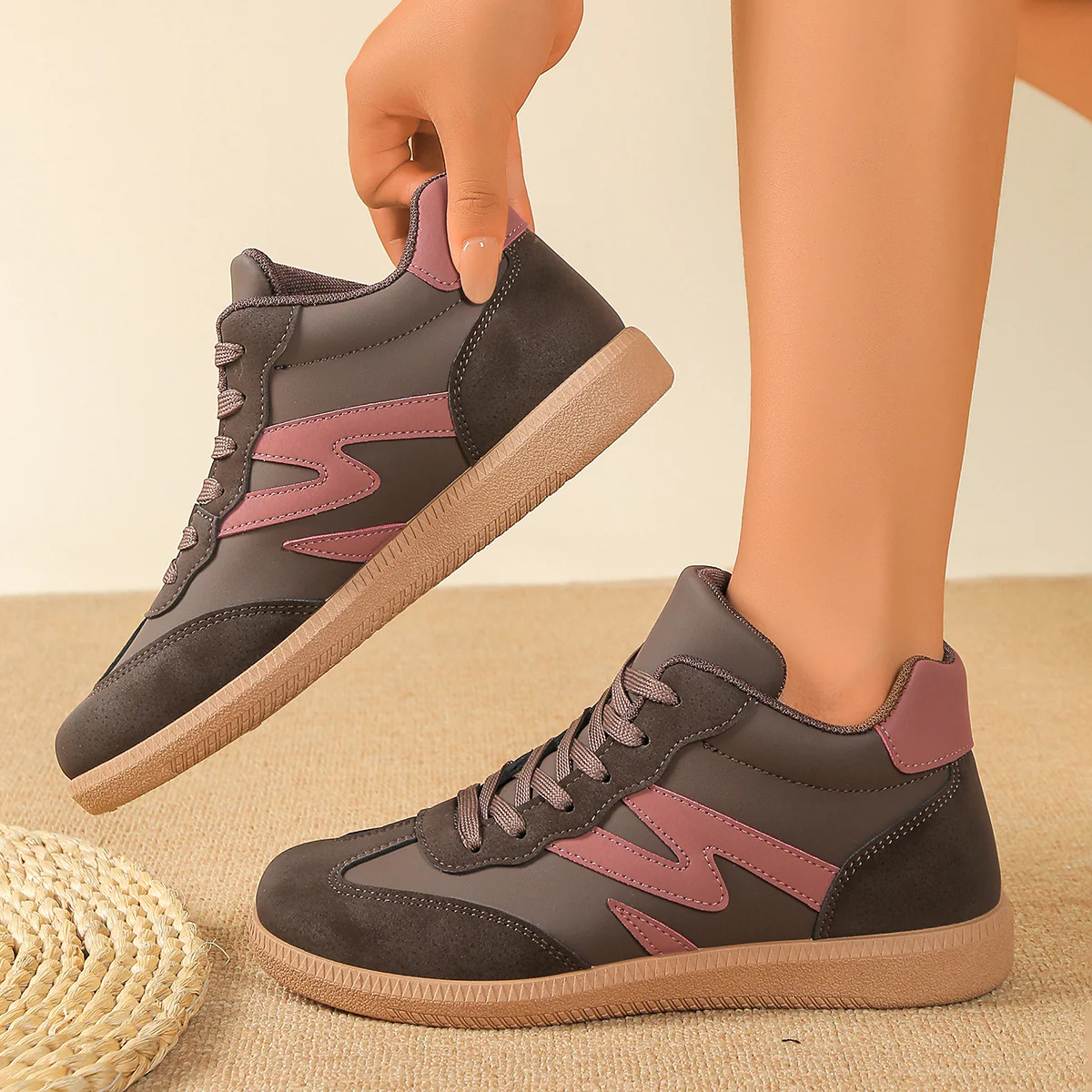 Damen Sneakers im sportlichen High-Top-Stil mit modischen Akzenten Heidi Mode