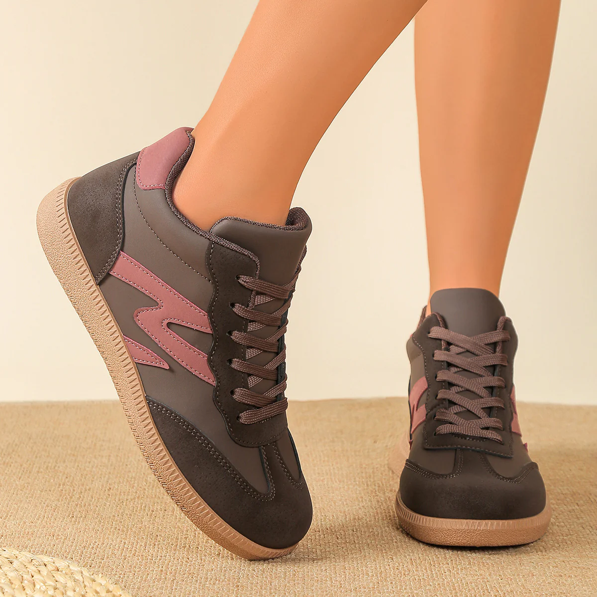 Damen Sneakers im sportlichen High-Top-Stil mit modischen Akzenten Heidi Mode - Image 4