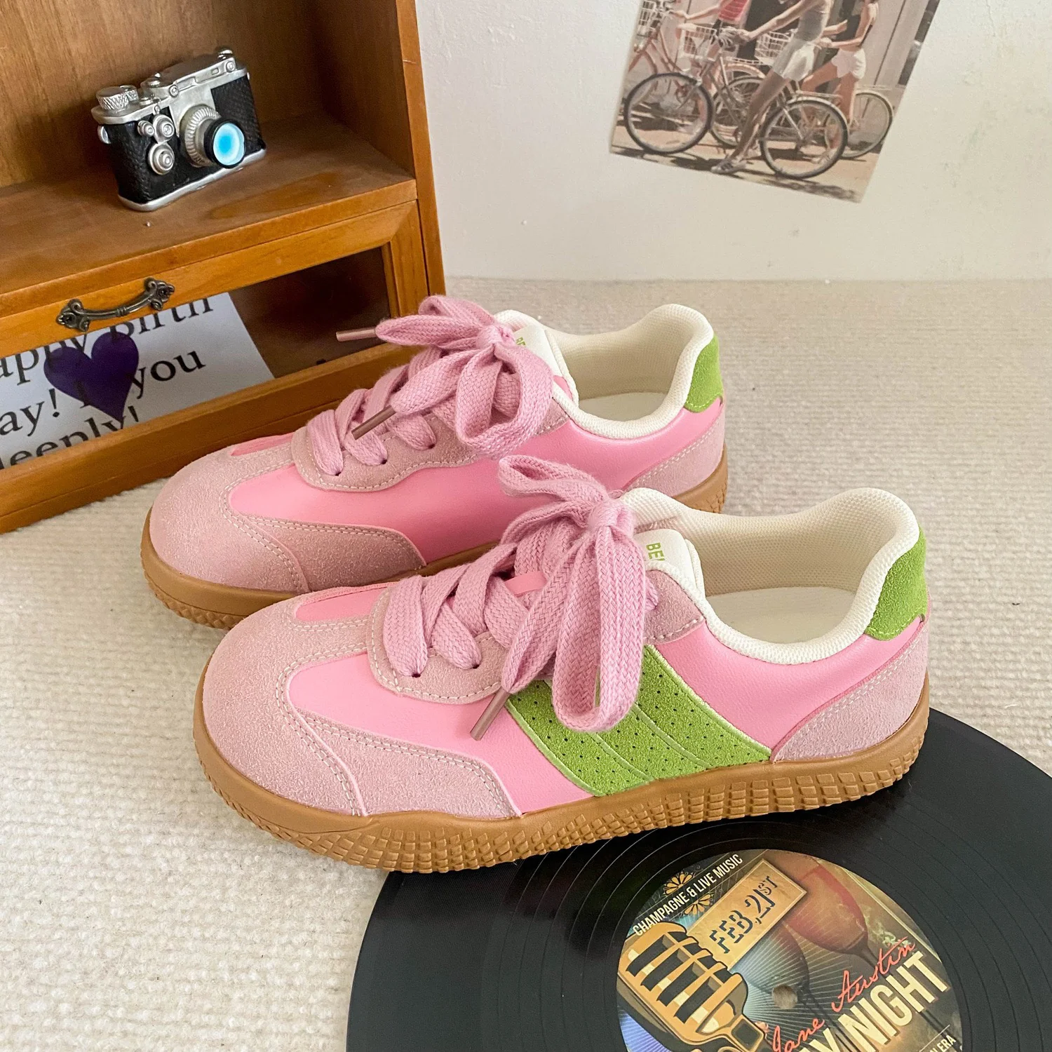 Damen Sneakers im sportlichen Retro-Stil mit atmungsaktiver Obermaterialstruktur und rutschfester Sohle Heidi Mode