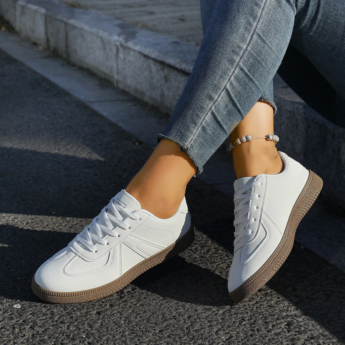 Damen Sneakers im sportlichen Retro-Stil mit rutschfester Sohle Heidi Mode - Image 2