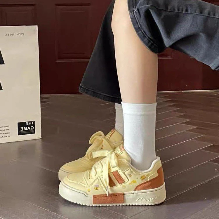 Damen Sneakers im verspielten Design mit bunten Applikationen und bequemer Dämpfung Heidi Mode
