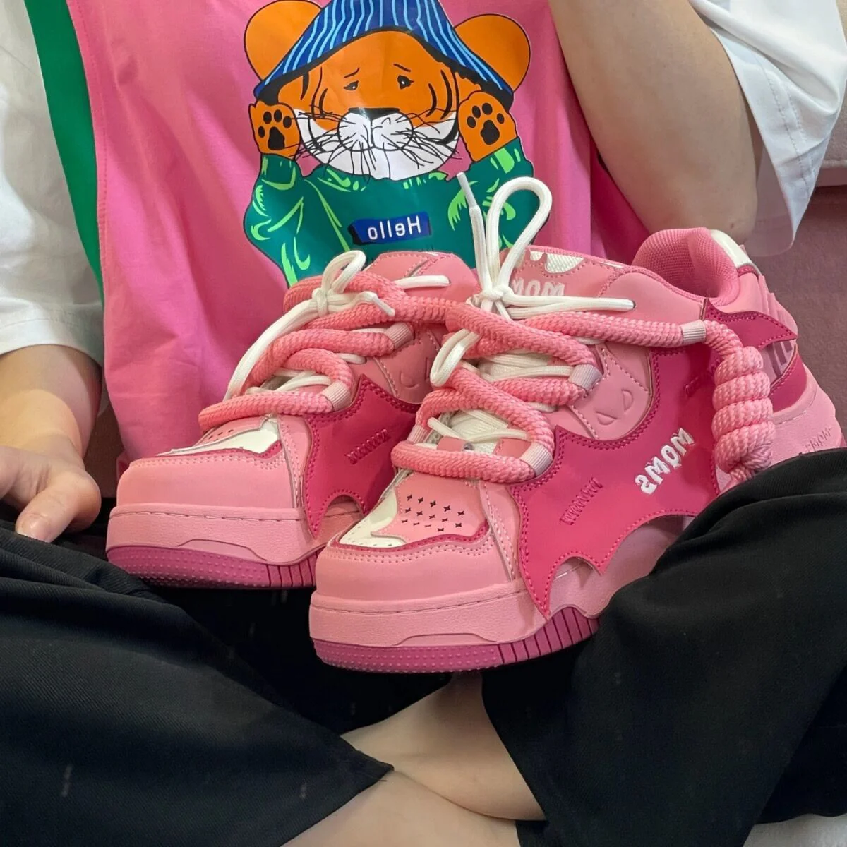 Damen Sneakers im verspielten Design mit einzigartigem Riemenverschluss und dämpfender Sohle Heidi Mode - Image 2