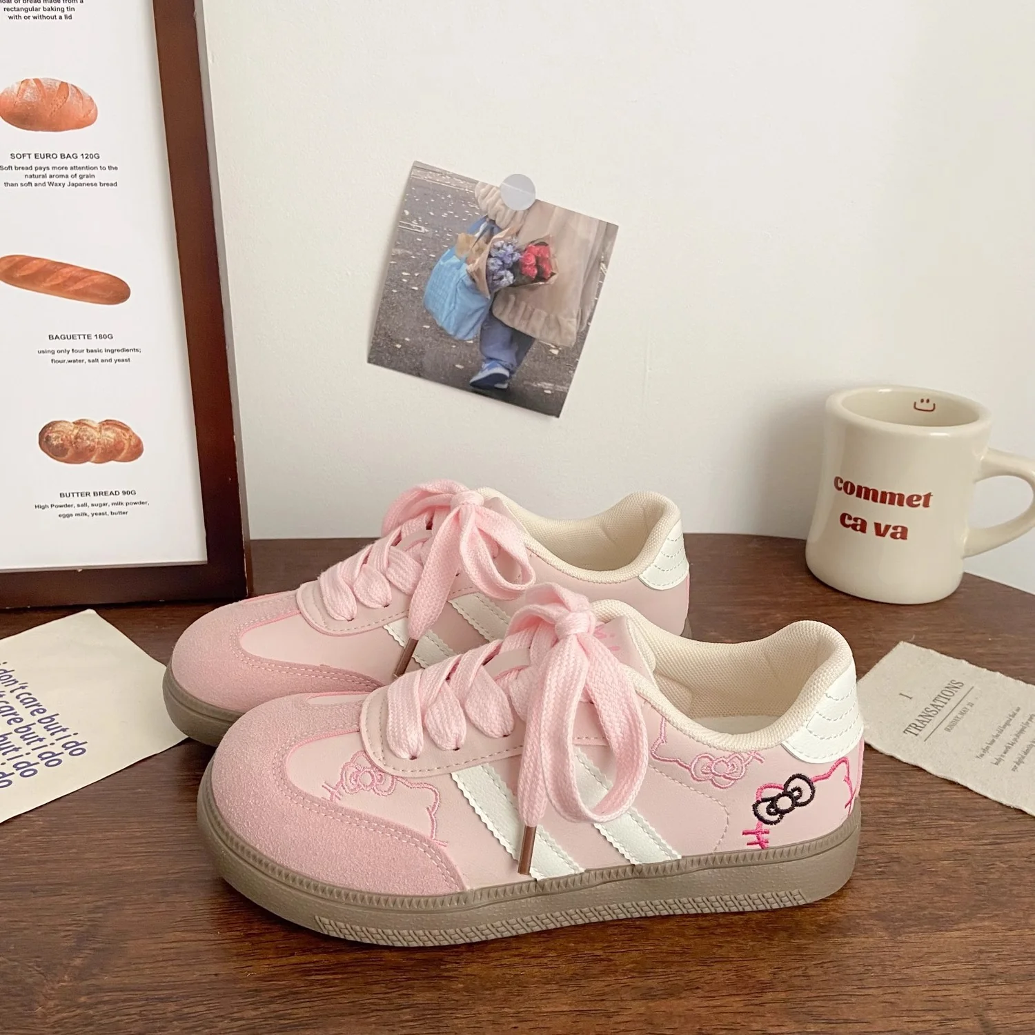 Damen Sneakers im verspielten Design mit Hello Kitty-Applikationen Heidi Mode