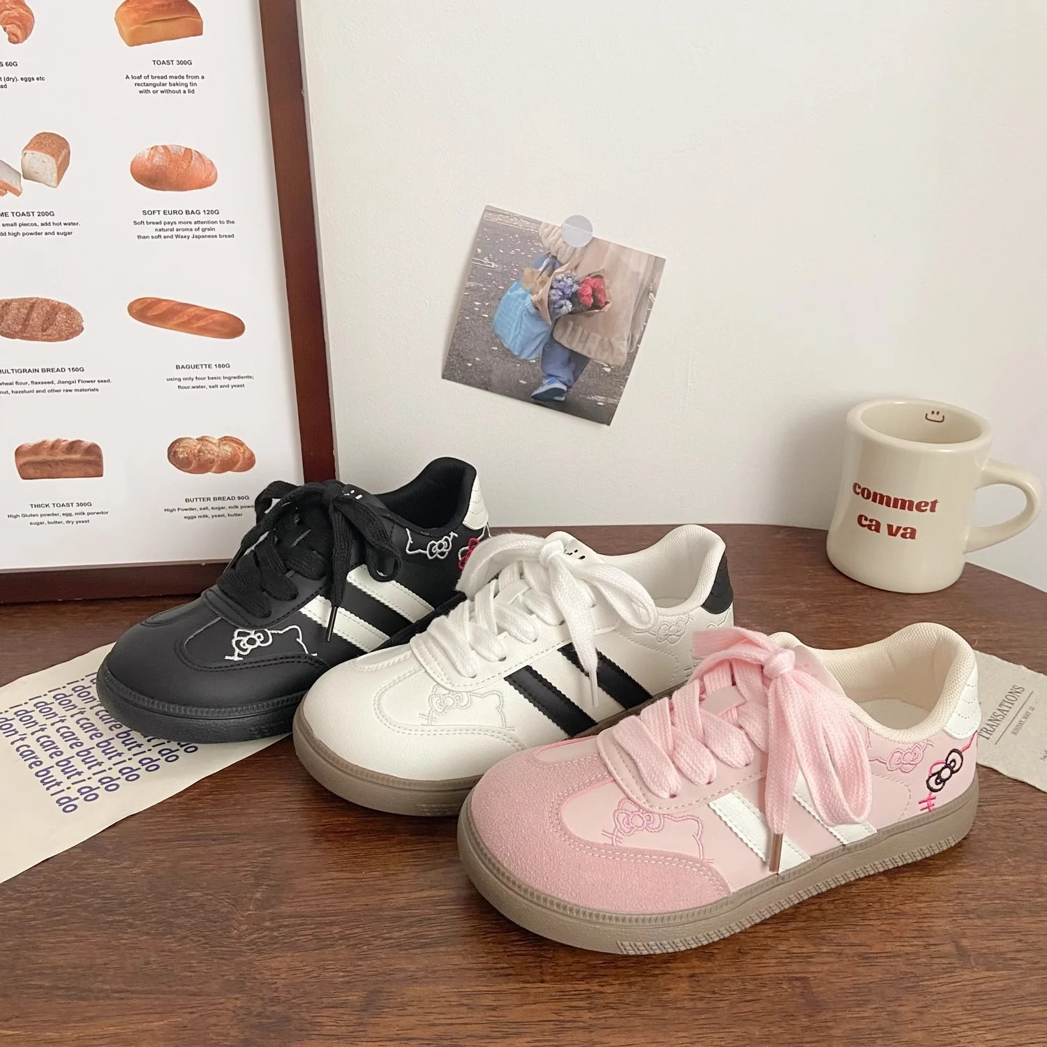 Damen Sneakers im verspielten Design mit Hello Kitty-Applikationen Heidi Mode - Image 2