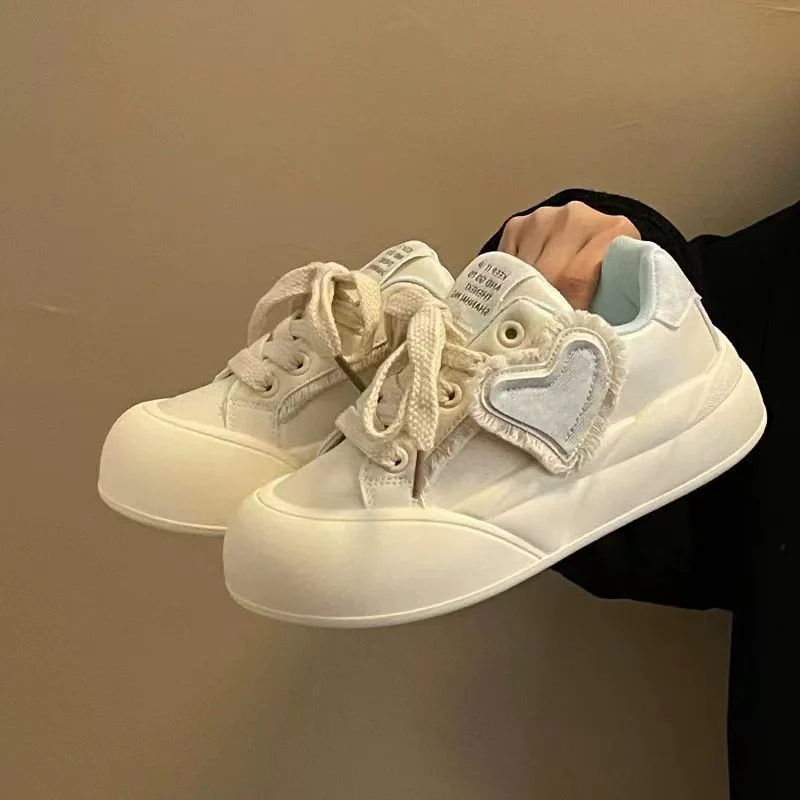 Damen Sneakers im verspielten Heart-Design mit atmungsaktiver Oberflächenstruktur Heidi Mode - Image 2