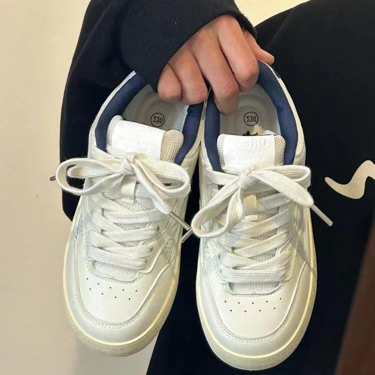 Damen Sneakers im zeitlosen Retro-Stil mit gepolsterter Innensohle und rutschfester Sohle Heidi Mode - Image 4