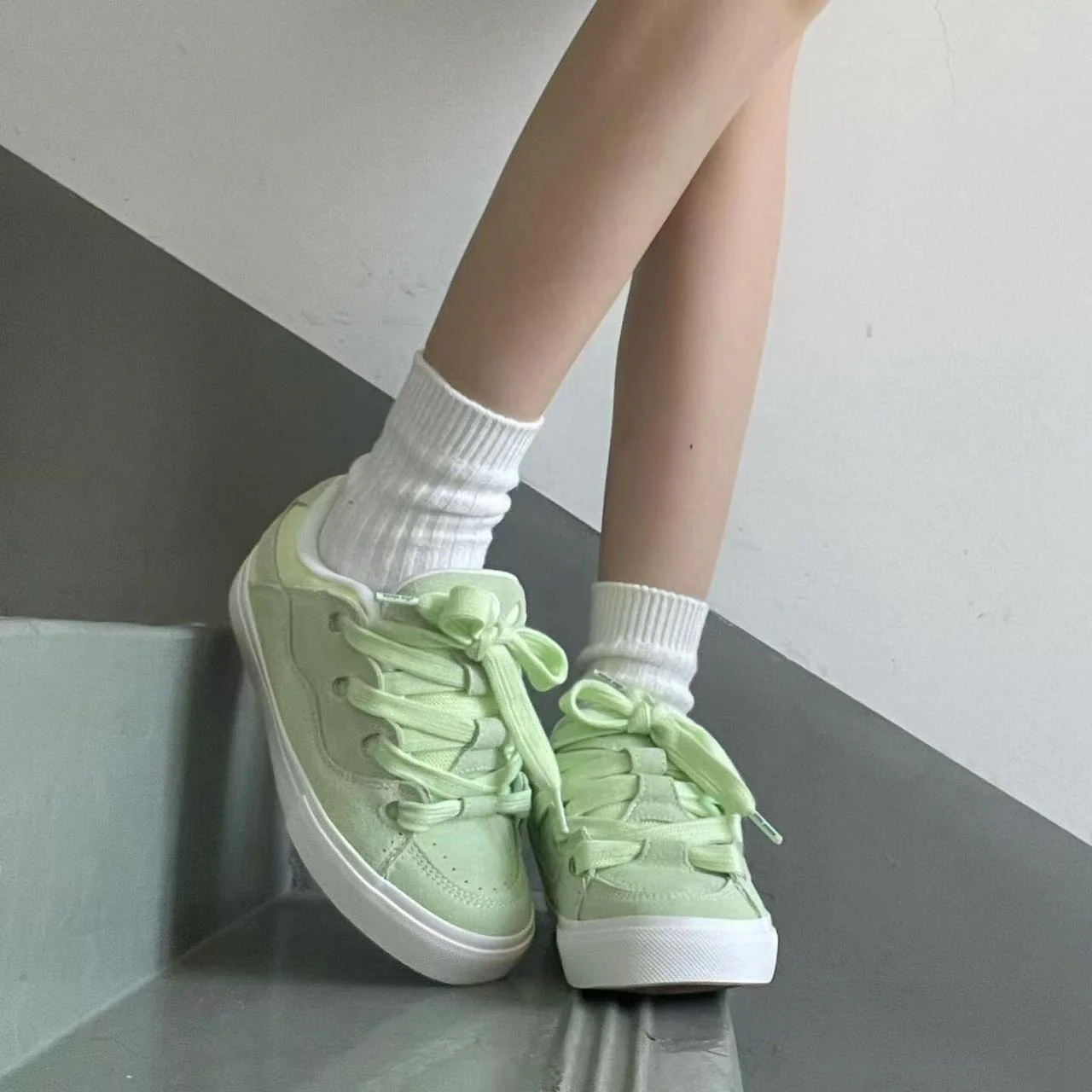 Damen Sneakers mit atmungsaktivem Obermaterial und elastischem Schnürsystem Heidi Mode - Image 2