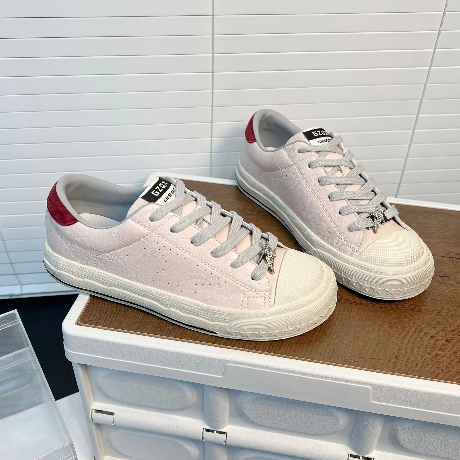 Damen Sneakers mit atmungsaktiver Lederoberfläche und rutschfester Gummisohle Heidi Mode - Image 4