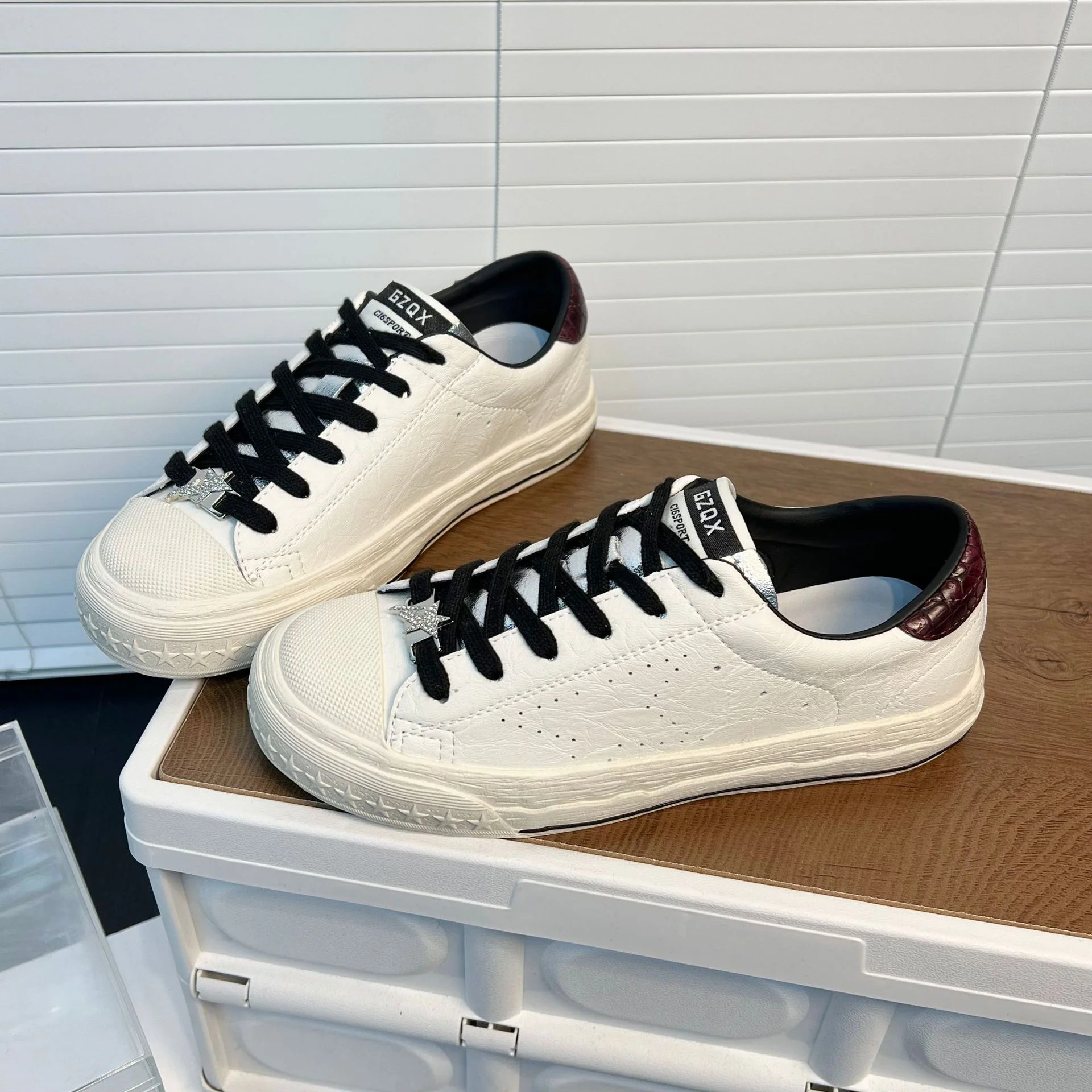 Damen Sneakers mit atmungsaktiver Lederoberfläche und rutschfester Gummisohle Heidi Mode - Image 6