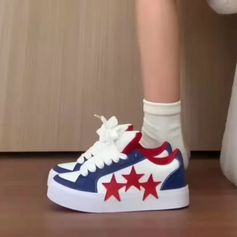 Damen Sneakers mit auffälligen Sternen-Applikationen und dämpfender Sohle Heidi Mode - Image 5