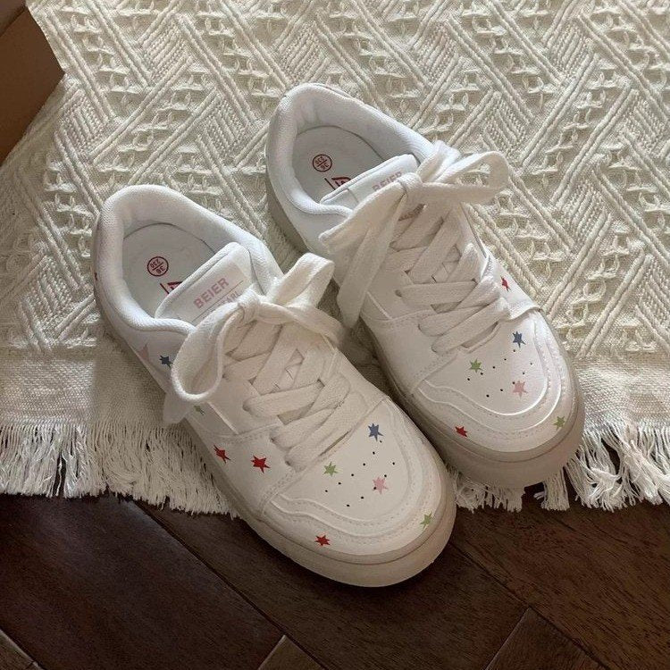 Damen Sneakers mit bunten Stern-Applikationen und bequemer Sohle Heidi Mode