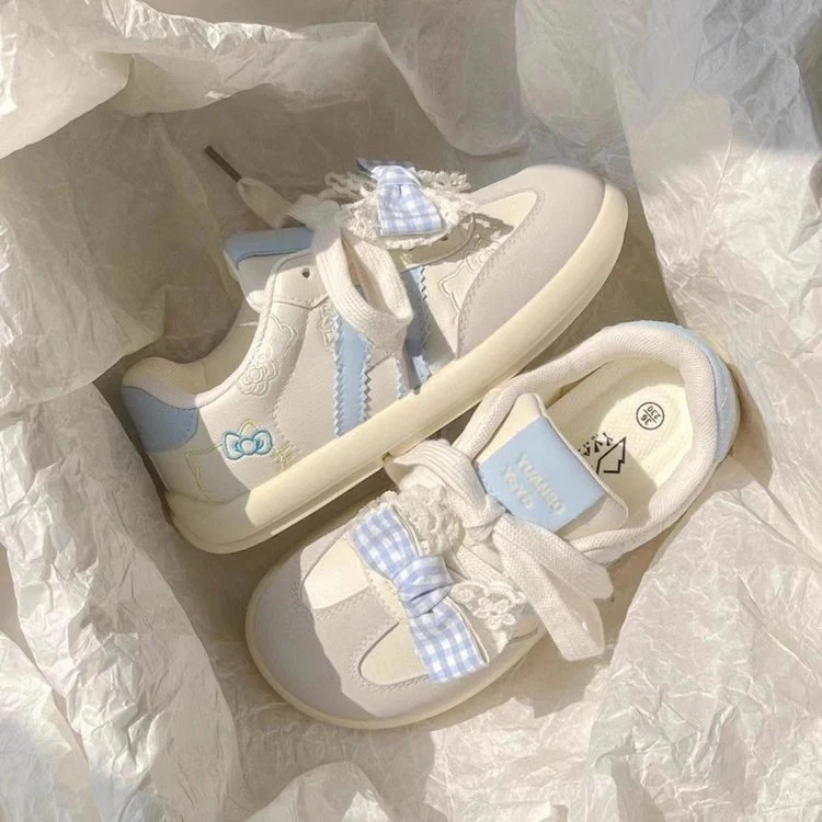 Damen Sneakers mit dekorativen Rüschen und floralem Design Heidi Mode - Image 3