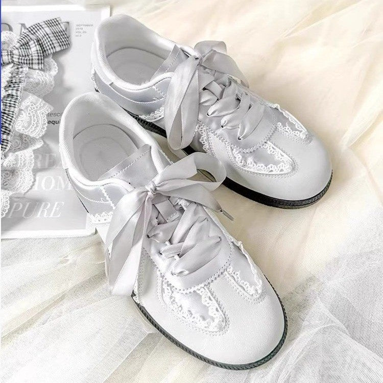 Damen Sneakers mit elegantem Satinband und feinen Häkelverzierungen Heidi Mode - Image 2