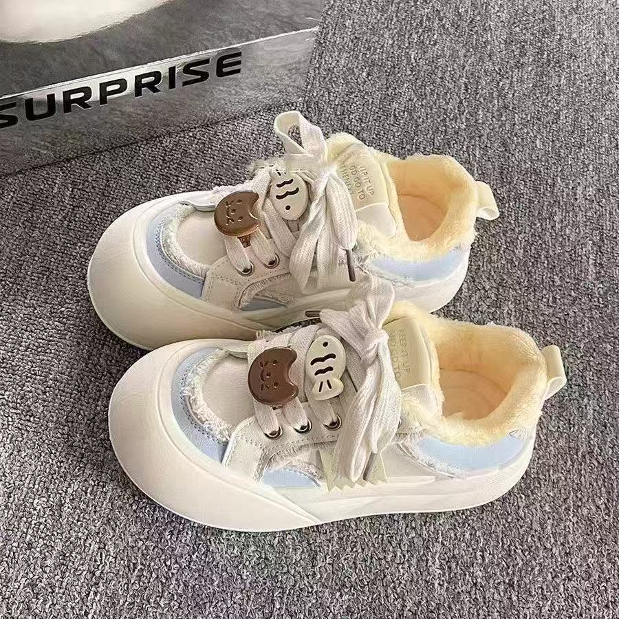 Damen Sneakers mit flauschigem Innenfutter und verspieltem Schnürsystem Heidi Mode - Image 5