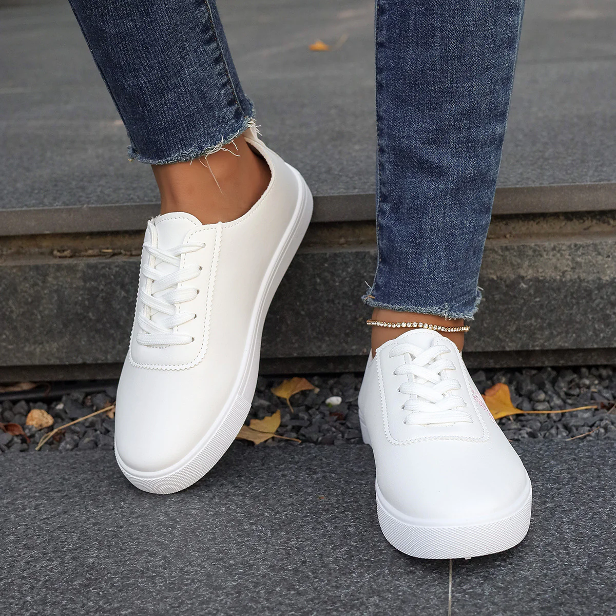 Damen Sneakers mit floralem Stickdesign und komfortabler Sohle Heidi Mode - Image 2