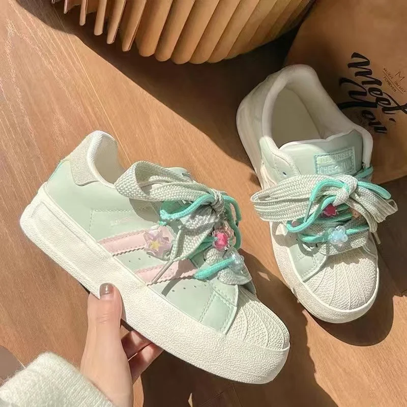 Damen Sneakers mit floralen Schnürsenkeln und weichem Innenfutter Heidi Mode - Image 6