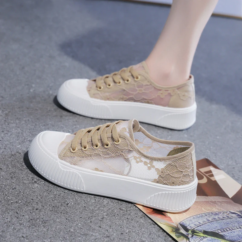 Damen Sneakers mit floralen Spitzenapplikationen und luftiger Netzstruktur Heidi Mode