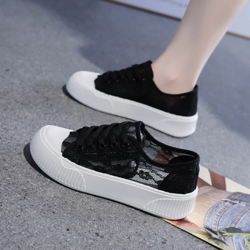Damen Sneakers mit floralen Spitzenapplikationen und luftiger Netzstruktur Heidi Mode - Image 2
