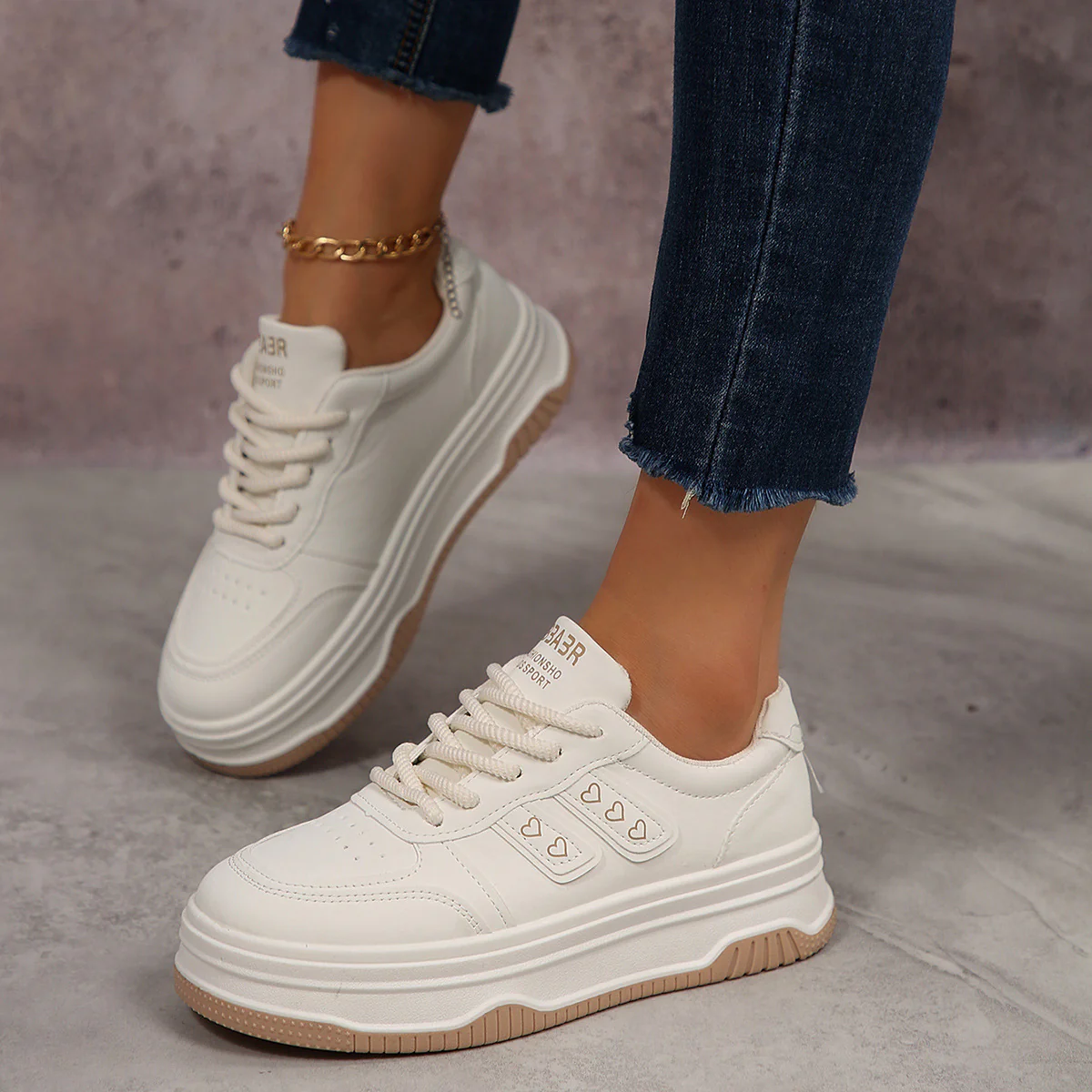 Damen Sneakers mit Herzen-Applikationen und strukturierter Laufsohle Heidi Mode - Image 2