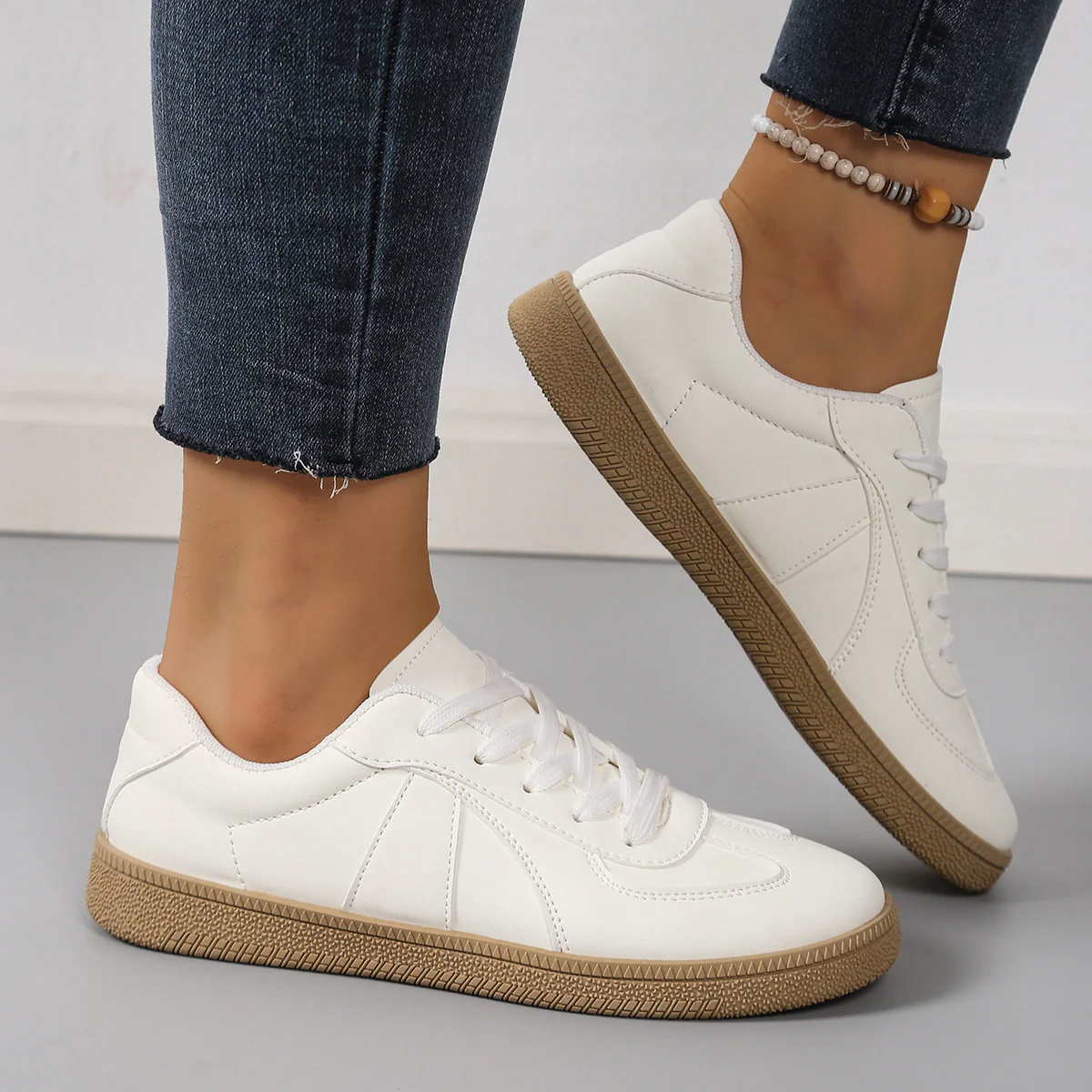 Damen Sneakers mit klassischer Schnürung und rutschfester Sohle Heidi Mode - Image 2