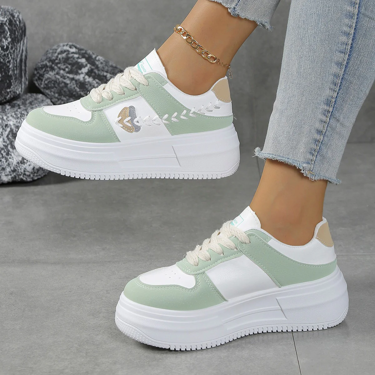 Damen Sneakers mit Komfort-Plateausohle und modischen Details Heidi Mode - Image 3