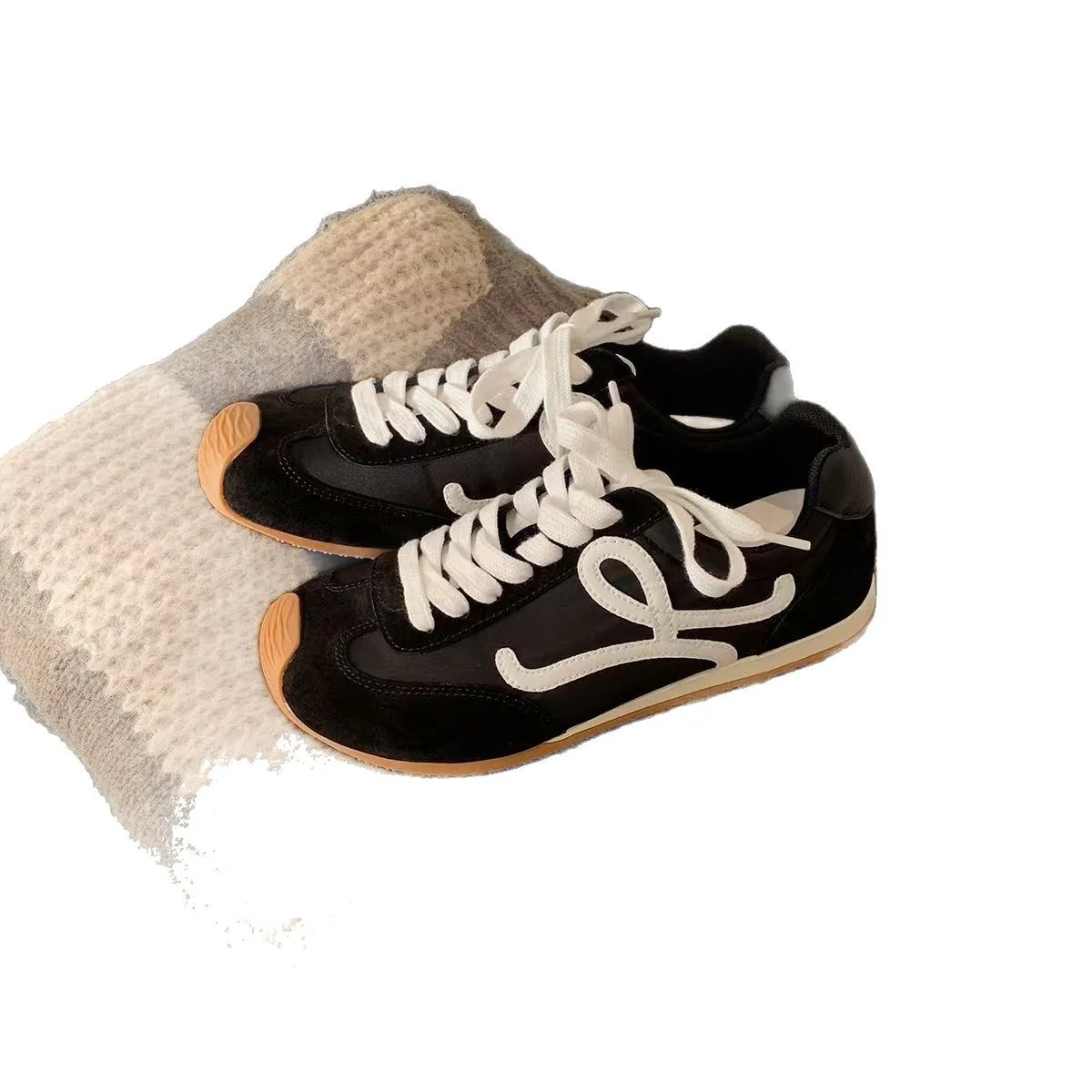 Damen Sneakers mit luxuriösem Wildleder und atmungsaktivem Mesh von Heidi Mode - Image 5