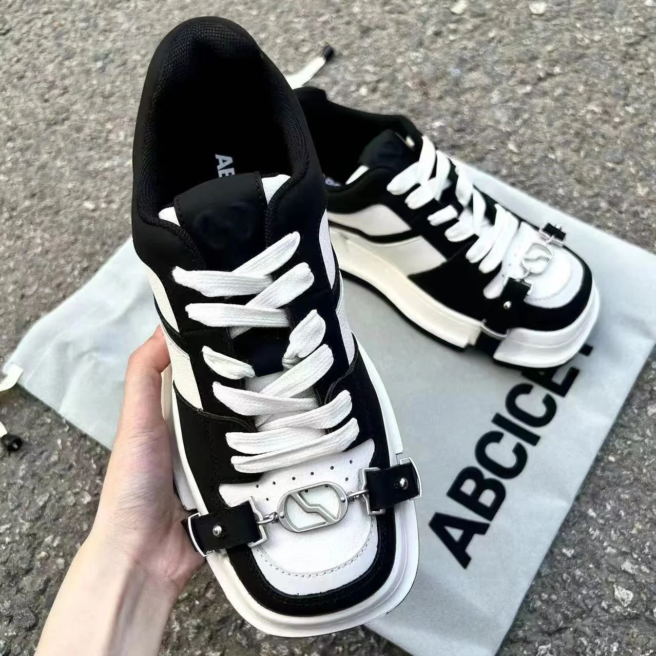 Damen Sneakers mit modischem Schnallenverschluss und innovativem Sohlenprofil Heidi Mode