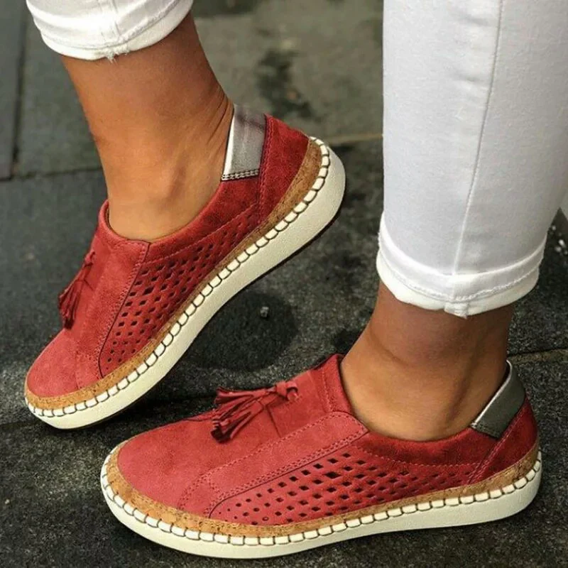 Damen Sneakers mit perforierter Oberfläche und dekorativen Quasten Heidi Mode - Image 4