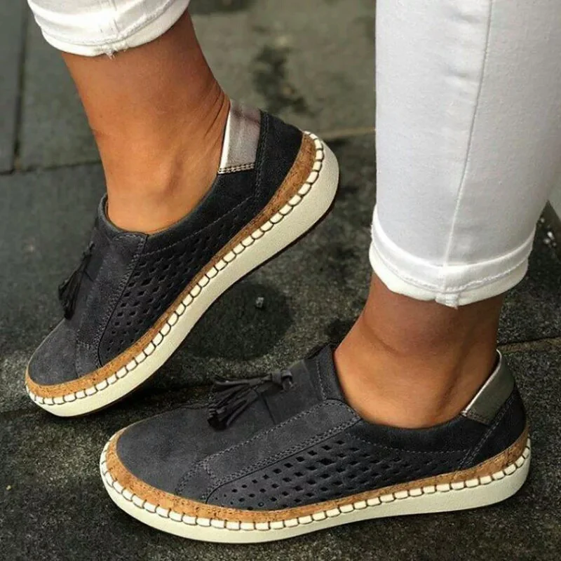 Damen Sneakers mit perforierter Oberfläche und dekorativen Quasten Heidi Mode - Image 6