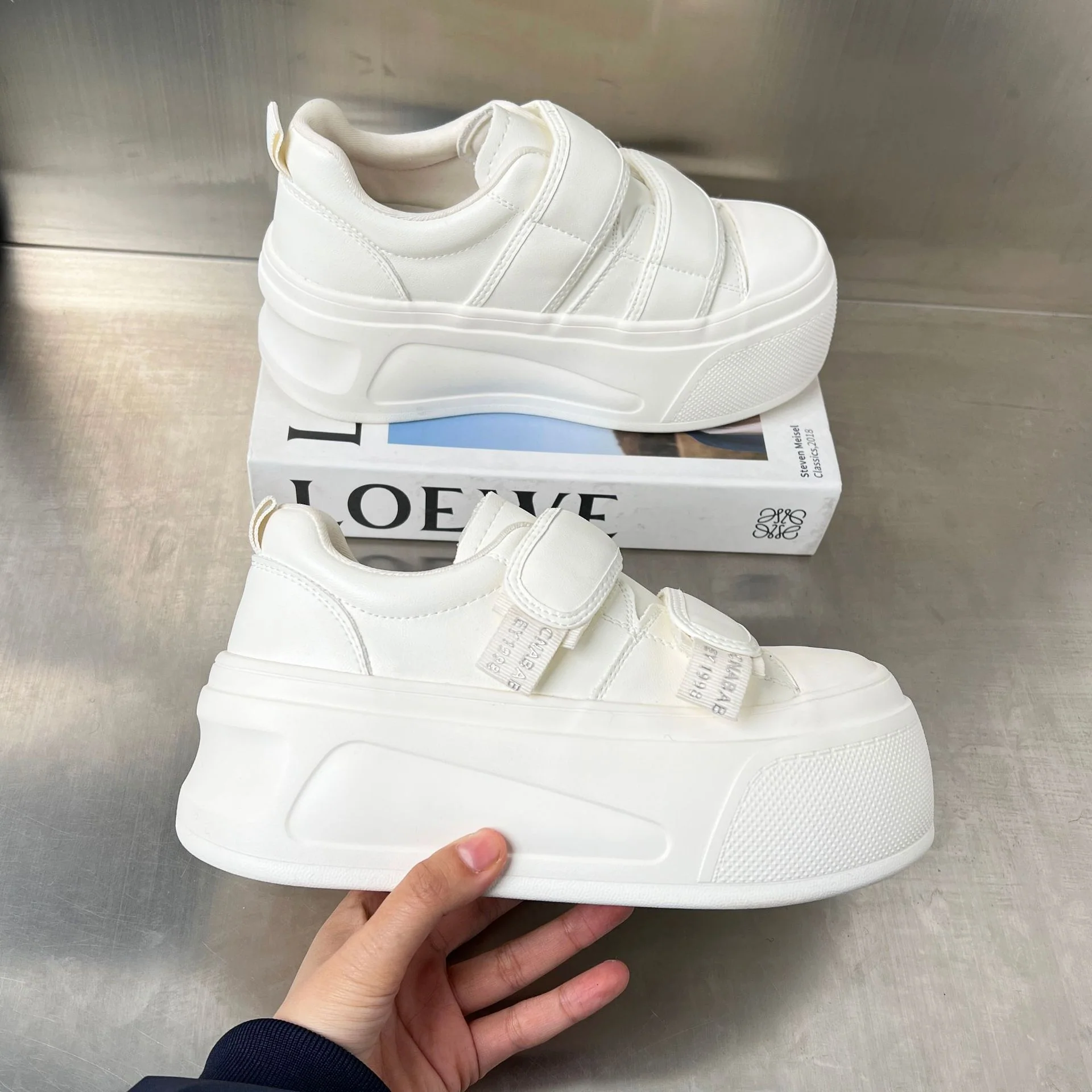 Damen Sneakers mit praktischem Klettverschluss und trendiger Plateausohle Heidi Mode