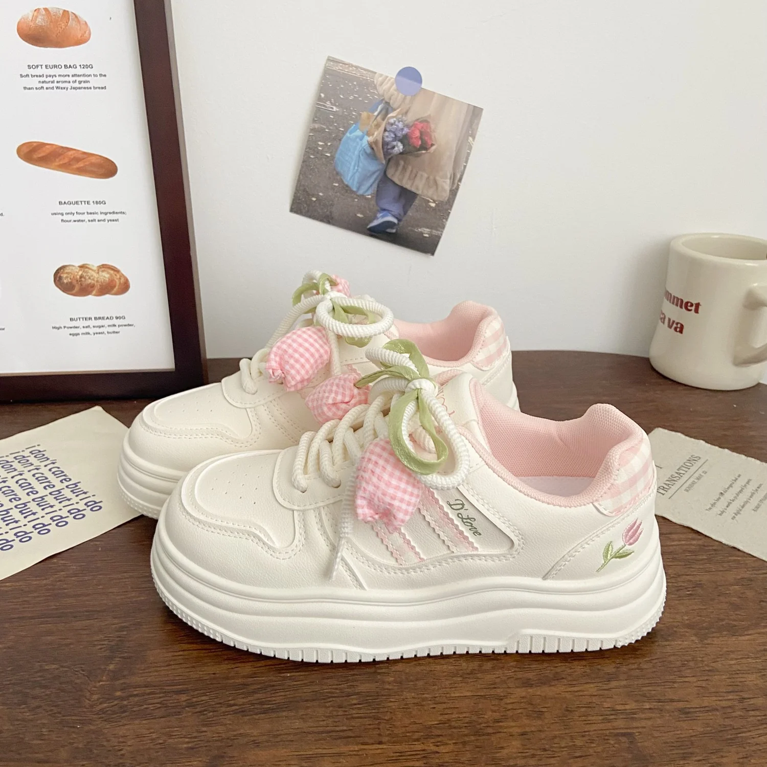 Damen Sneakers mit verspieltem Blumenmotiv und gepolsterter Laufsohle Heidi Mode